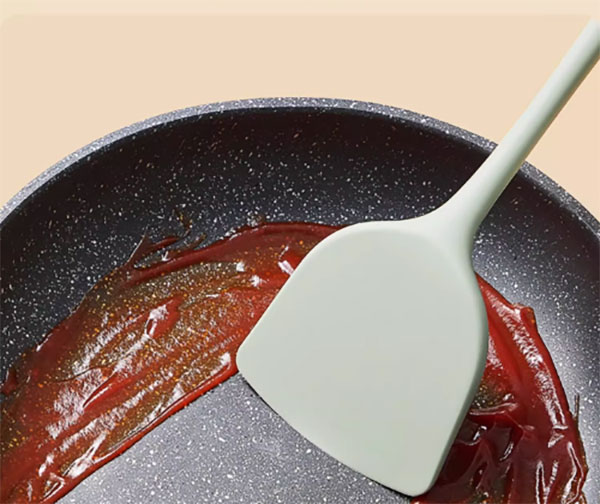 One-piece seamless silicone utensil set