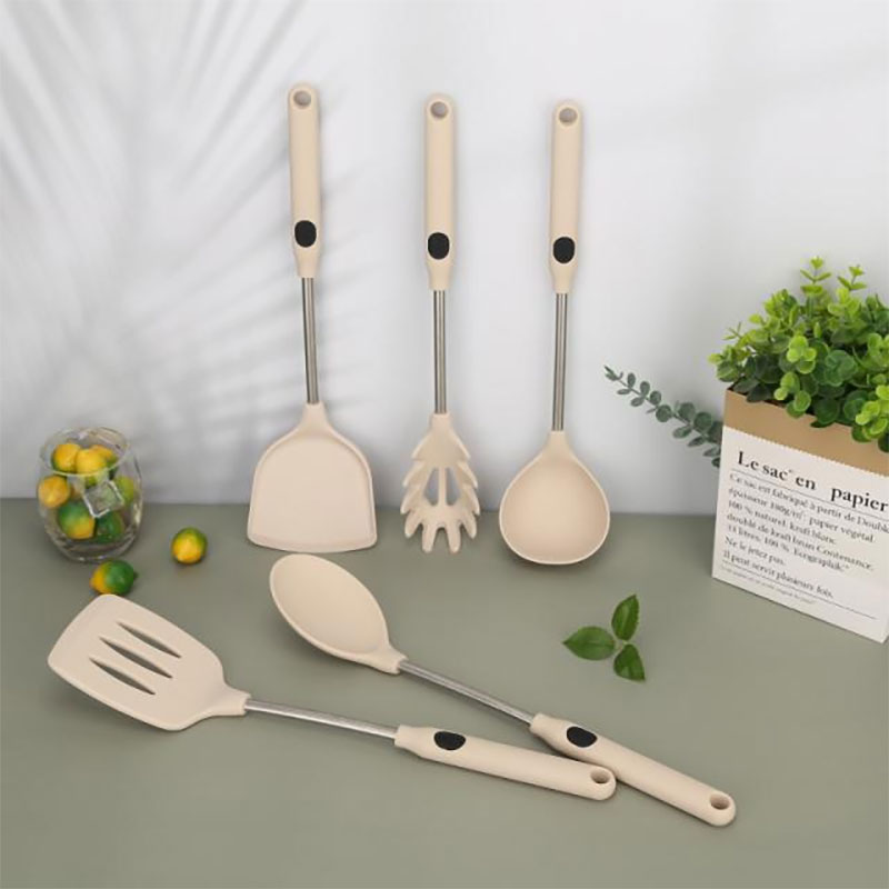 Complete silicone kitchenware set